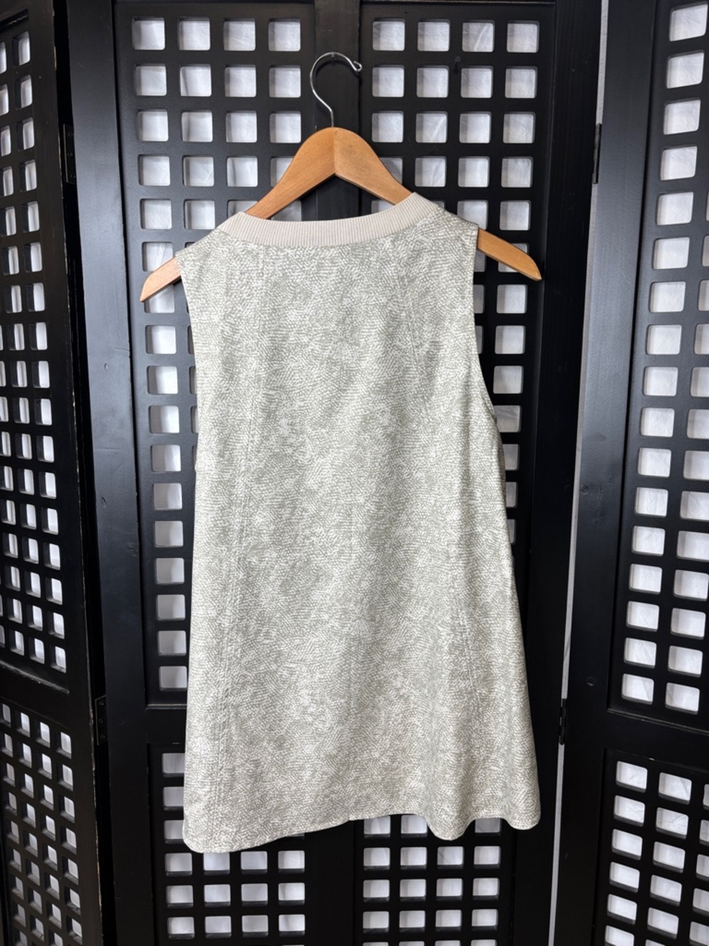 🤍 Athleta Shimmer Tank Women's Large Cream Stretch Crewneck Athleisure Top 🤍 - Picture 6 of 11